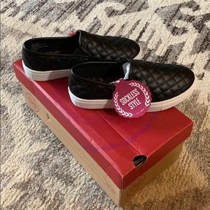 SO Sockless Style Black Slip-ons, US Girls’ 13